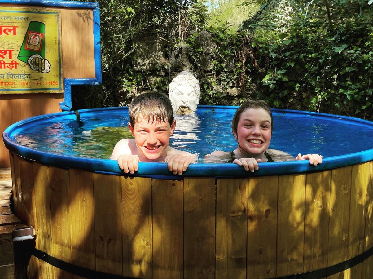 Retro Private With Hot Tub Nr Dartmoor Holiday home