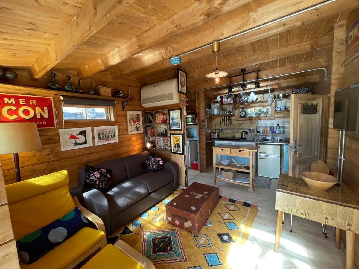 Retro Private With Hot Tub Nr Dartmoor Holiday home Newton Abbot