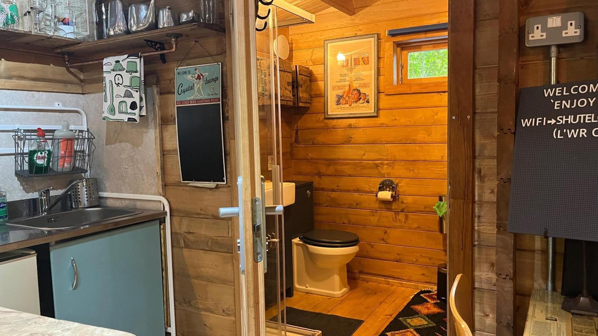 Retro Private With Hot Tub Nr Dartmoor Newton Abbot