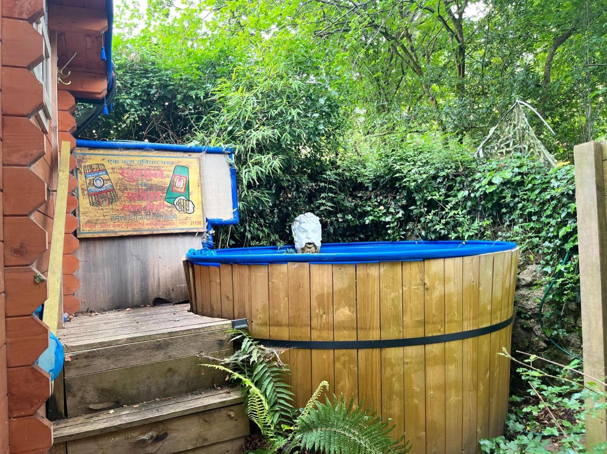 Retro Private With Hot Tub Nr Dartmoor Holiday home